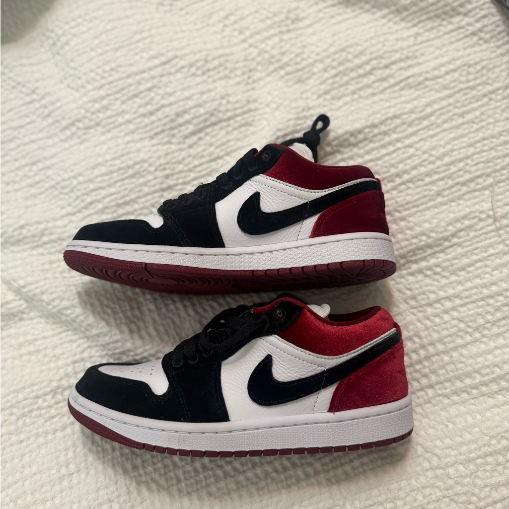 Nike Air Jordan 1 Low Se Velvet Womens Lifestyle Shoe